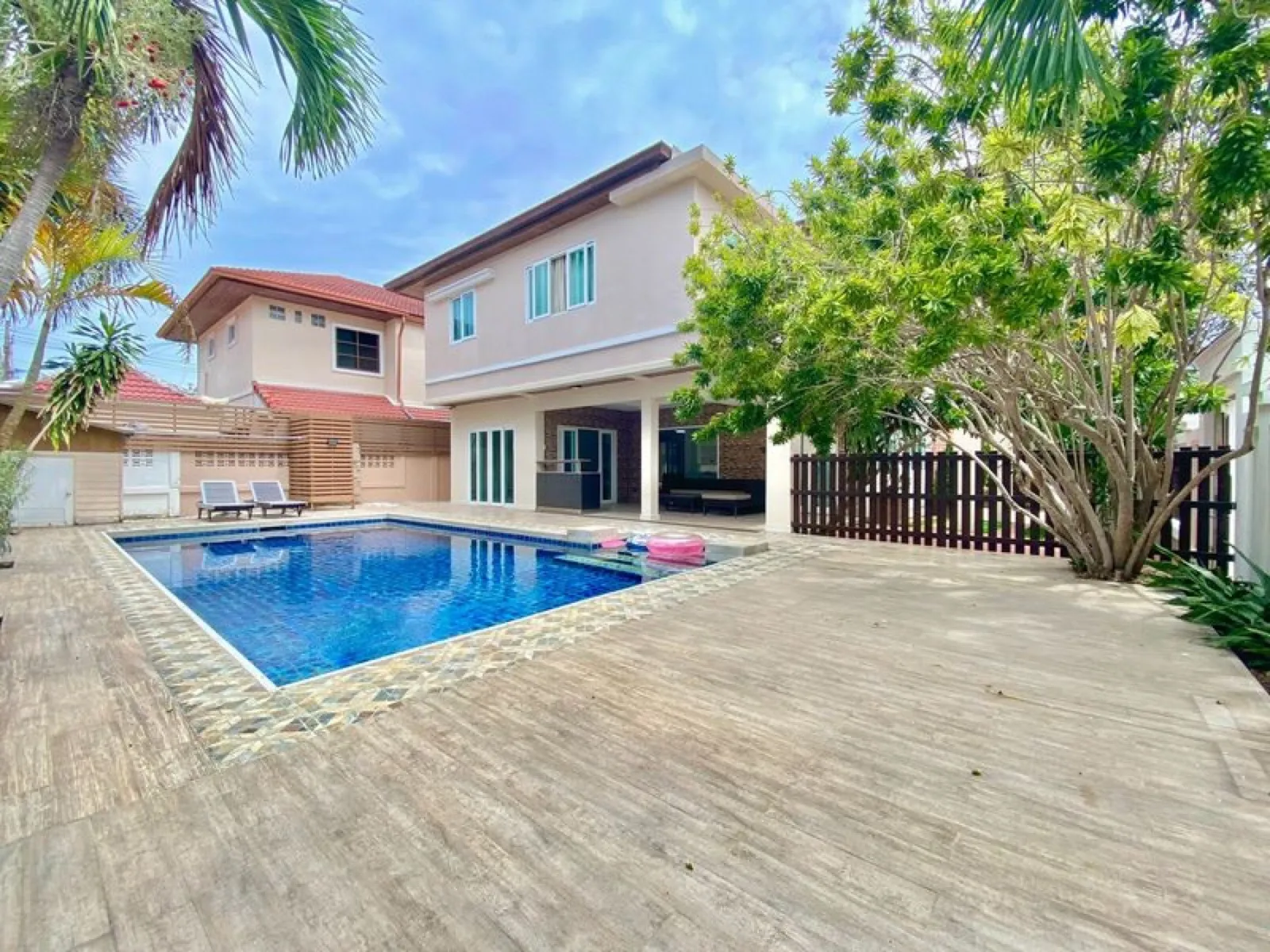 4 Bed Villa in South Pattaya for Rent - Pet Friendly