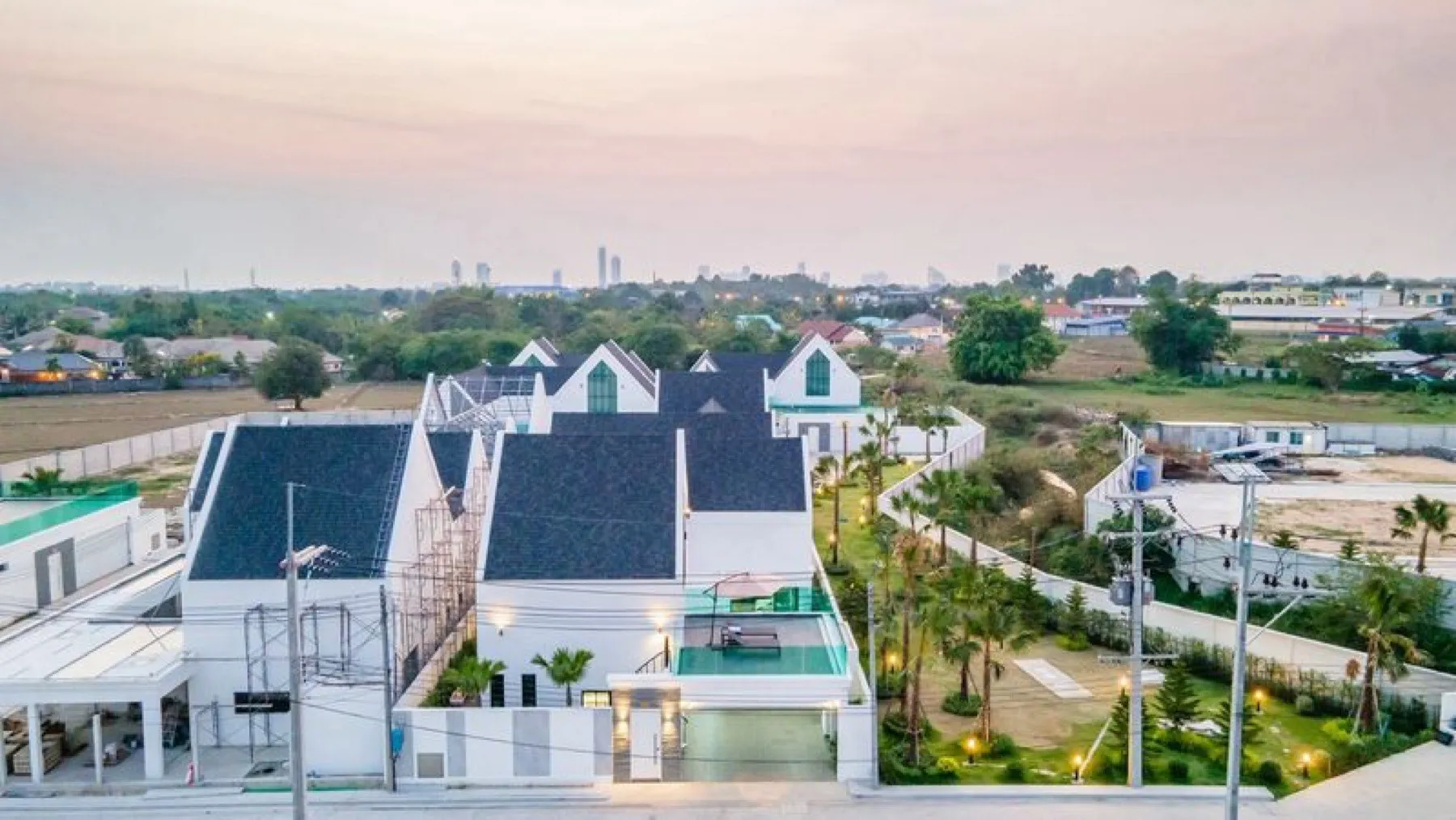 Luxury 3 Bed Villa in Huai Yai for Rent - Pet Friendly — photo 2