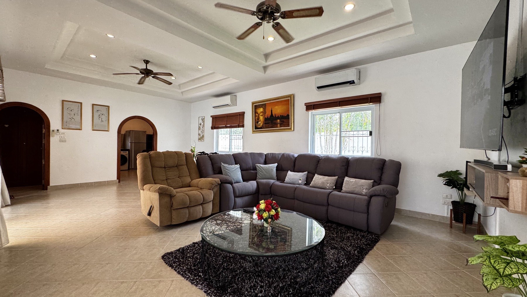 Pet Friendly 4+1 Bedroom Pool Villa on Spacious Land for Sale & Rent near Maprachan Lake Pattaya — photo 5