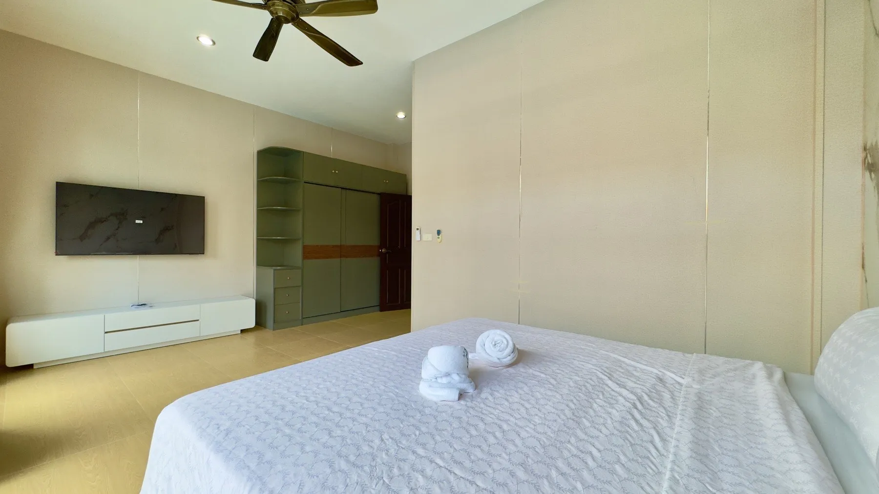 5 Bed Private Villa near Na Jomtien Beach for Sale & Rent — photo 17