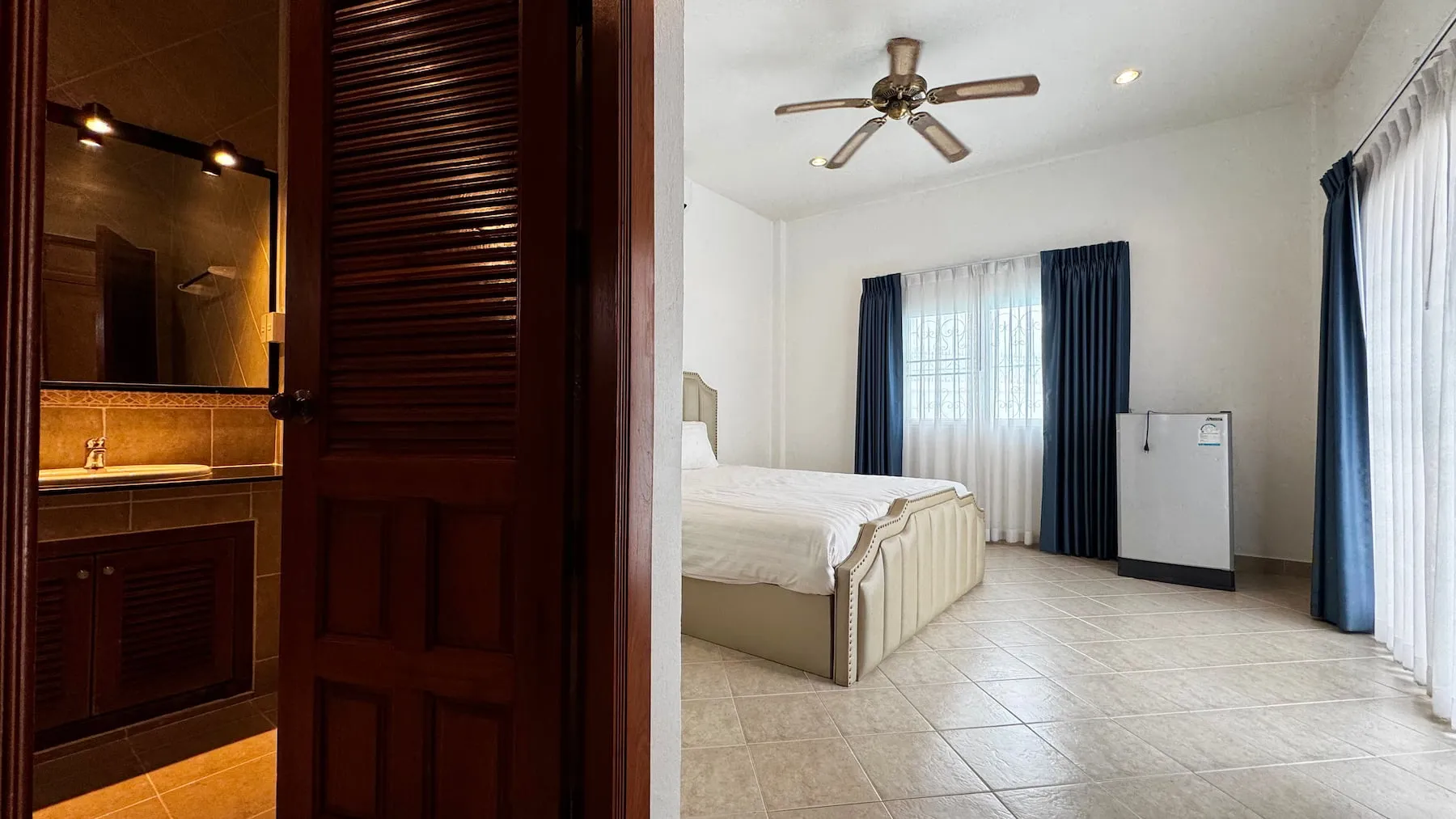 Pet Friendly 4+1 Bedroom Pool Villa on Spacious Land for Sale & Rent near Maprachan Lake Pattaya — photo 9