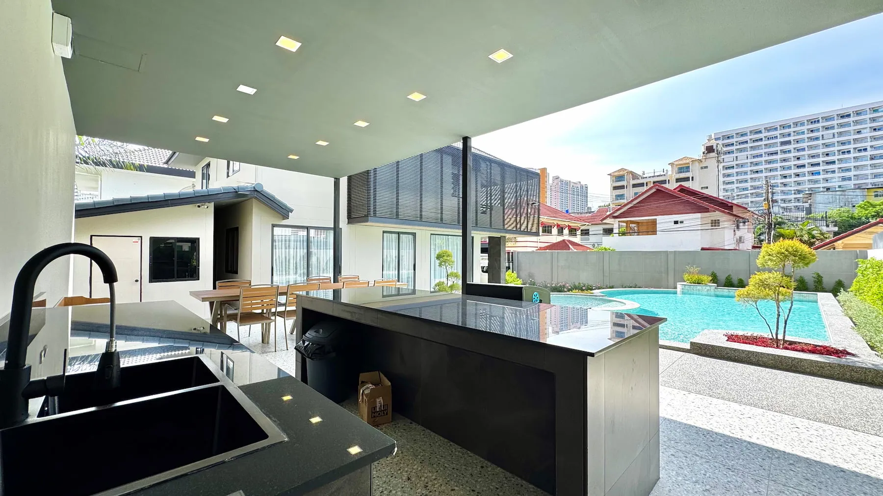 New Luxury 3+1 Bed Villa 130 Sqw for Rent Only 120k 500m from Jomtien Beach, Pattaya