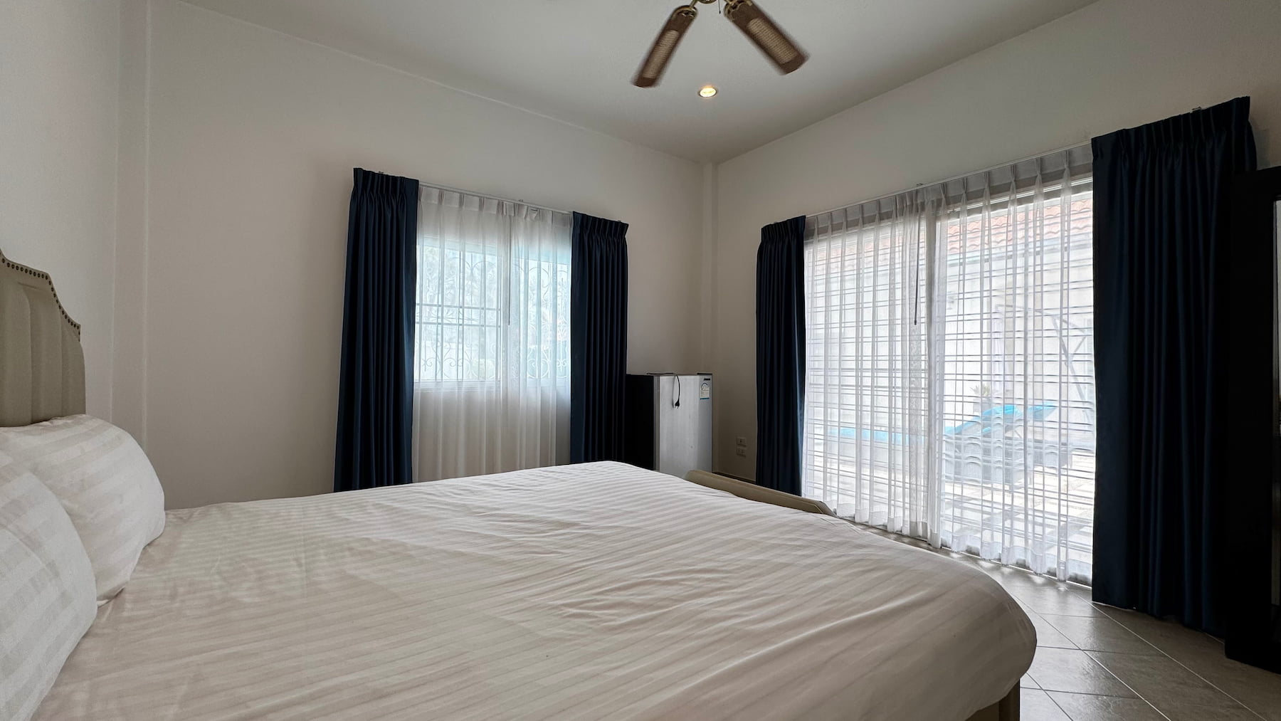 Pet Friendly 4+1 Bedroom Pool Villa on Spacious Land for Sale & Rent near Maprachan Lake Pattaya — photo 8