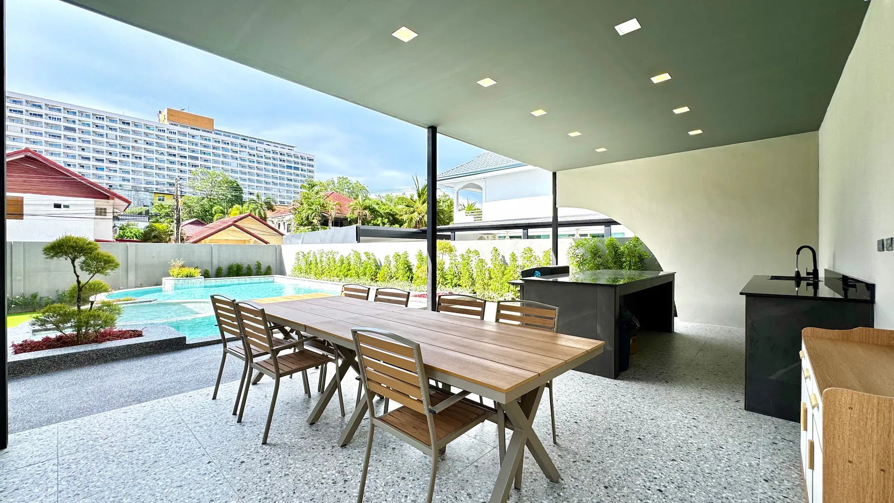 New Luxury 3+1 Bed Villa 130 Sqw for Rent Only 120k 500m from Jomtien Beach, Pattaya
