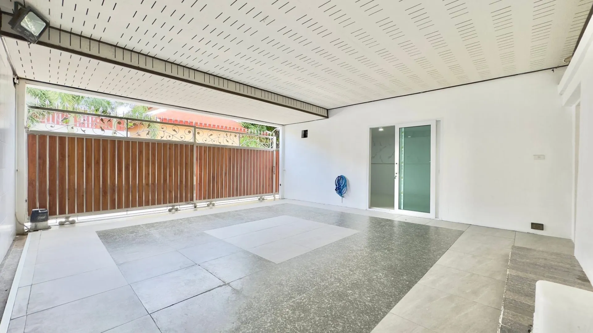 5 BR Luxury Villa in Thabali Village | Sale 32.9 MB | Rent 135k | 120 Sqw