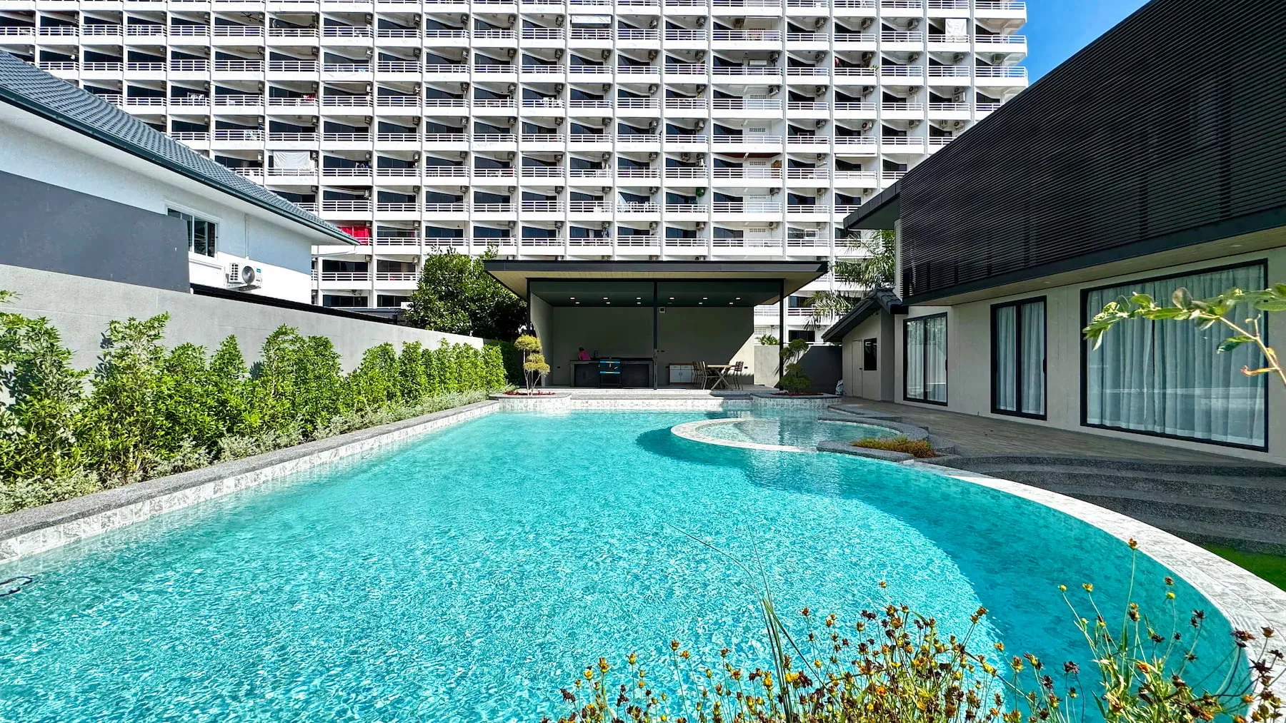New Luxury 3+1 Bed Villa 130 Sqw for Rent Only 120k 500m from Jomtien Beach, Pattaya