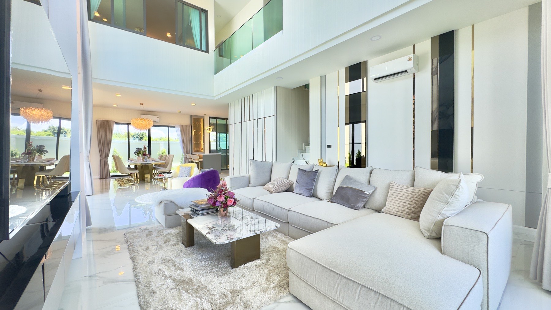 5 Bedroom Luxury Pool Villa Near Maprachan Lake for Rent and Sale — photo 3