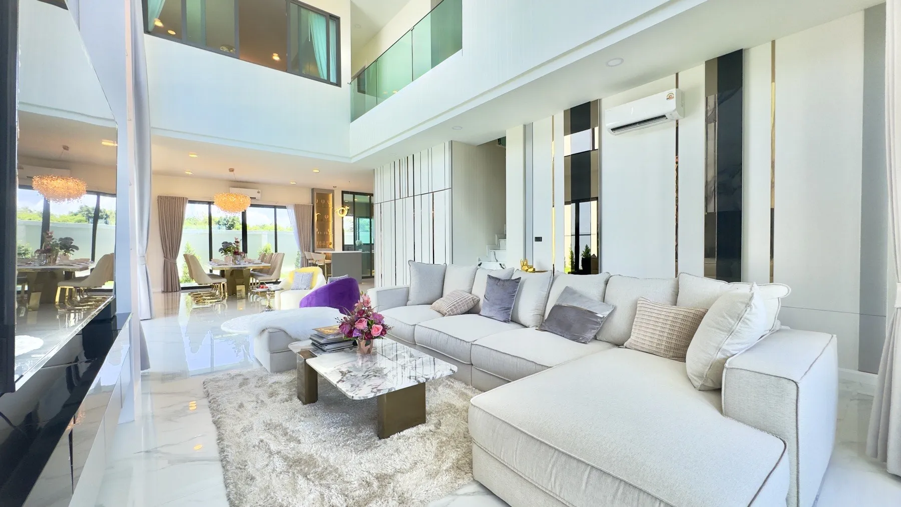 5 Bedroom Luxury Pool Villa Near Maprachan Lake for Rent and Sale